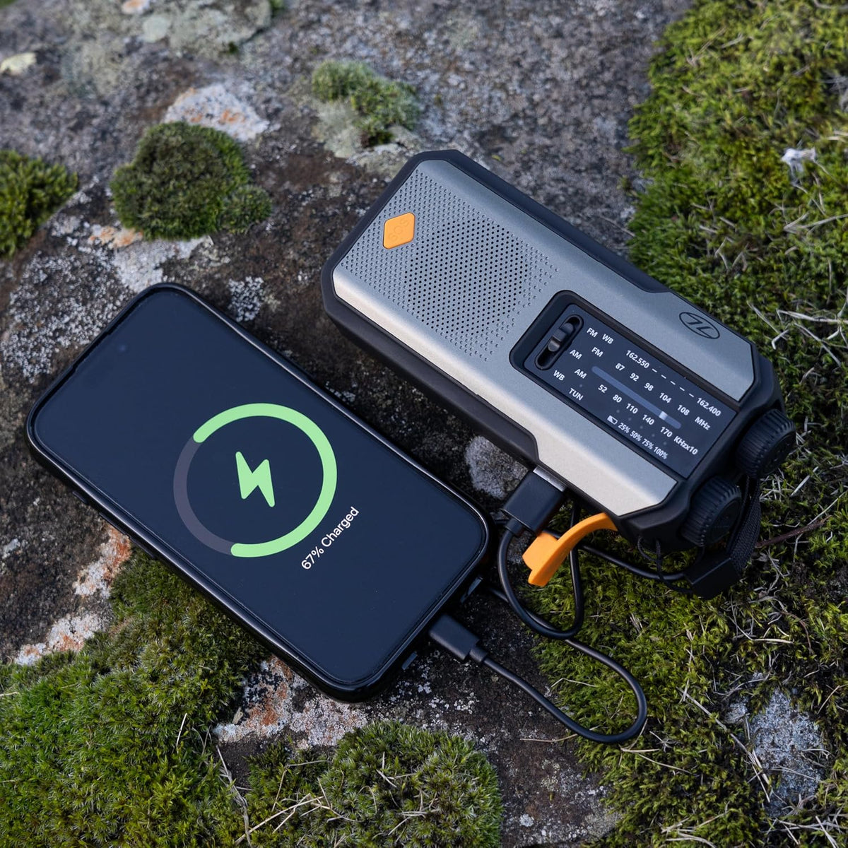 Highlander Emergency Wind Up FM Radio